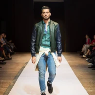 Röya ilə sarmaş-dolaş fotosu yayılan  azərbaycanlı model kimdir? -