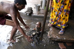 Dünyanın ən çətin peşəsi: 17 manat maaşa işləyirlər (Fotolar)