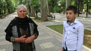 Azərbaycanda qeyri-adi hadisə: müəllim valideynləri məhkəməyə verdi (Foto)