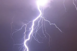 Yardımlıda dəhşət - Telefonla danışan şəxsi ildırım vurdu