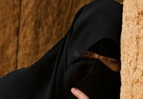 "Qadınların qara eynək taxması haramdır "-
