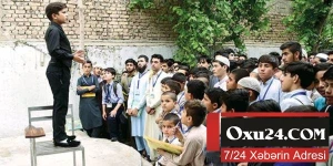 Yaşı kiçik, özü böyük: Bu da 11 yaşlı müəllim…