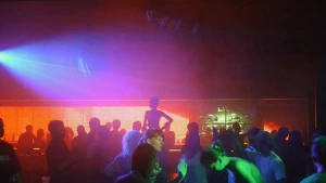 İraq vətəndaşı barda azərbaycanlı qızlarla görüşdü və... -