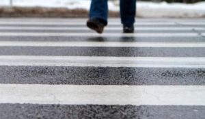 Ucarda 21 yaşlı oğlanı avtomobil vurdu