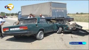 Yük maşını mikroavtobusla toqquşdu - 3 nəfər öldü,9 yaralı var