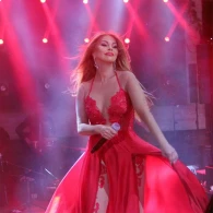 Aygün Kazımova qonşusunun toyunda olay yaratdı -