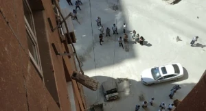 Bakıda dəhşətli anlar - qadın özünü 17-ci mərtəbədən atdı - VİDEO