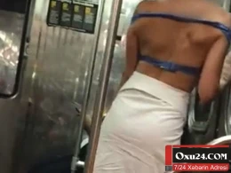 Qız sərnişin qatarda soyundu - Çılpaq görüntüsünü kameraya çəkdilər - FOTO
