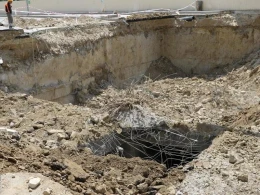 Bakıda çökən yolun altındakı zirzəmi 2 mərtəbəli imiş - FOTO