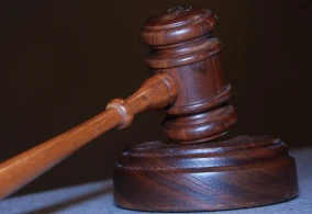 Müəllim məhkəməyə zorla gətiriləcək -