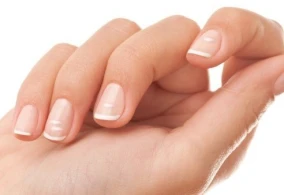 Dırnaqlardakı bu ləkələr xəstəlik xəbərçisidir - Diqqət