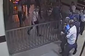 Transseksuallar polisə hücum çəkdilər - VİDEO