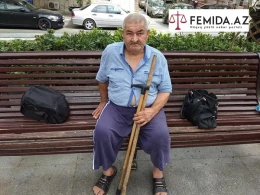 5 övladın atası küçədə qaldı - Bakıda ürək dağlayan hadisə