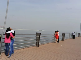 Bulvarda qızlarla oğlanların əxlaqsız hərəkətlərinə görə giriş pullu oldu - BAKIDA ŞOK QƏRAR