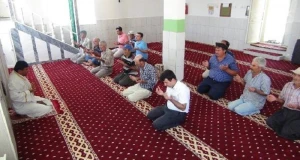 Türklər dolların ucuzlaşması üçün dua etdilər - VİDEO