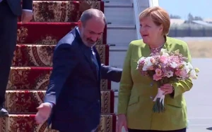 Angela Merkel ilk dəfə Ermənistanda - Foto