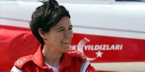 Türkiyənin ilk qadın pilotu Bakı səmasında - FOTO