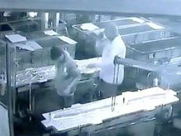 Müdir fəhlənin arxasına kompressor püskürtdü, işçinin orqanları partladı, öldü - FOTO