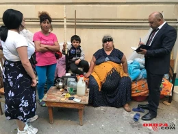 Azyaşlı uşaqla küçədə qalan qadından xəbər var:Nazirliyin sığınacağından imtina edib