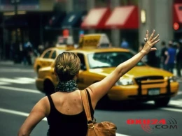 Evli qadın sevgilisi ilə birgə taksi çağırdı, əri gəldi