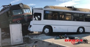 Qatarla avtobusun toqquşmasının dəhşətli videosu - BAKIDA