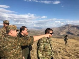 Ermənistanın müdafiə naziri Naxçıvanla sərhəddir -