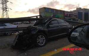 Sumqayıt yolunda dəhşətli qəza: Maşın ikiyə bölündü +