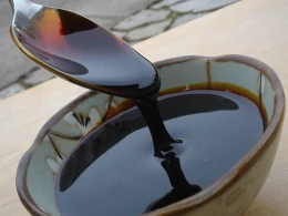 Cinsi gücü artırır, qan laxtalanmasının qarşısını alır — Üzüm bəhməzinin bilinməyən faydaları