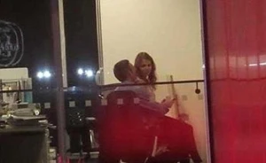 Anasını kişi ilə ofisdə tutdu və güllələdi - HADİSƏ ANI KAMERADA