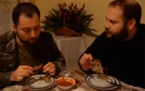 Bakıda ŞOK! Restoranda oxatan kirpi əti verilir - Video