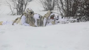 İki əsgər donaraq ölüb