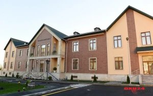 Qaşıqçinin nişanlısı Trampın dəvətindən imtina etdi