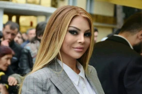 Efirdə biabırçılıq: Xanım aparıcının alt paltarı göründü