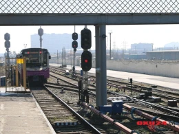 Metronun bu stansiyasına giriş-çıxış bağlanır