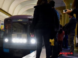 “Camaat bir-birinin belinə minir” - Metro qapıları NİYƏ TEZ BAĞLANIR?  - FOTO