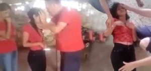 Süpürgə ilə insanların cinini çıxarır  - ŞOK VİDEO!