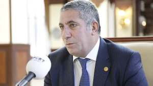 Milli Məclisdə deputat həmkarlarını biabır etdi