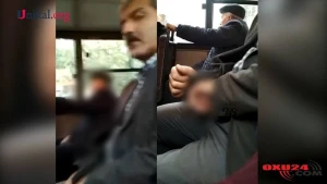 Bakıda avtobusda seksual manyak peyda oldu: Qadınların yanında cinsi orqanını çıxarıb... (18+VİDEO)