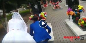 Azərbaycanda ürək dağlayan görüntü: Bəy toyunda gəlinlə birlikdə Şəhid dostunun məzarını ziyarət etdi+VİDEO