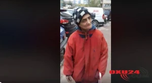 Küçədə qalan xəstə qadın kömək istəyir - Bakıda ürək dağlayan VİDEO