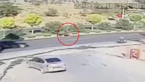 ŞOK görüntü: At onu vuran sürücünü belə öldürdü +VİDEO