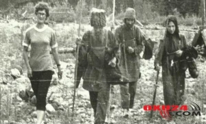 42 il ağac qabığı yeyən ailəni geoloqlar xilas etdi - FOTO