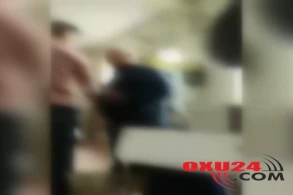 Şok kadrlar: Bakıda müəllimlə şagird əlbəyaxa  oldu - VİDEO