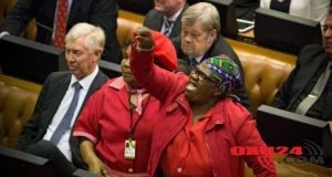 Parlamentdə biabırçılıq: Qadın vəkil görün nə etdi - VİDEO