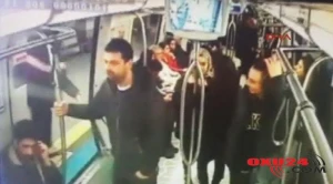 Bakı metrosunda döyülən qız danışdı: "Birdən üzümə yumruq vurdu"