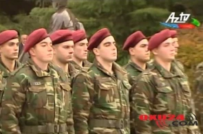 Əsgər Heydər Əliyev babasının məzarını ziyarət edib - VİDEO