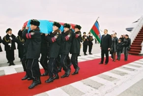 “Biz bu çətin günləri keçib gedəcəyik...”