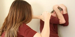 Qadın boksçu ona sataşan kişini ölümcül etdi