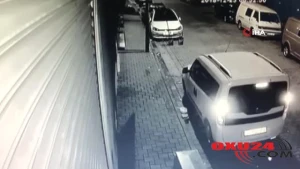 Mağazaya girən oğrular şok yaşadı - Həmin anlar kameralarda