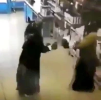 Marketdə çəkilən bu video rekord qırır: Yaşlı qadınlar görün nə edir